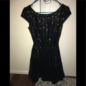 Super cute sparkly dress !!
